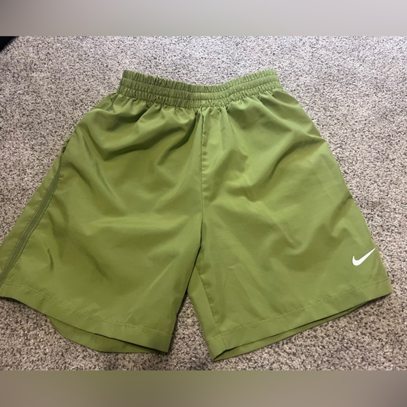 Nike Kids Green Athletic Shorts - Picture 1 of 3